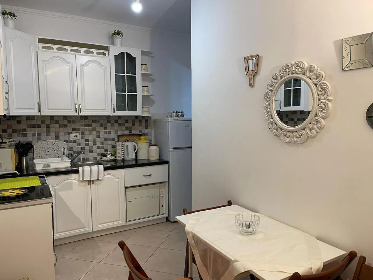 Boulevard Apartment Gjashte 0*,